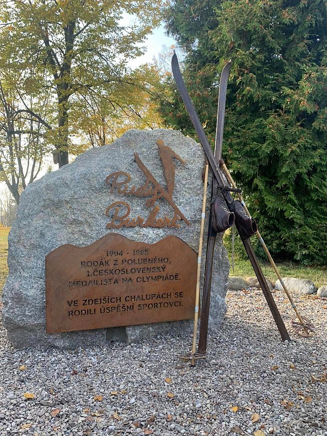 Góry Izerskie Pomnik Rudolfa Burkerta w Horním Polubném