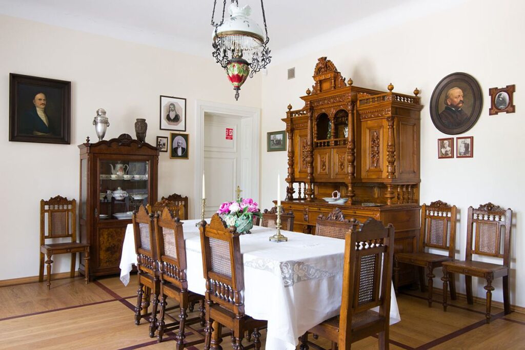 Dwór w Kłóbce. Foto muzeum.wloclawek.pl